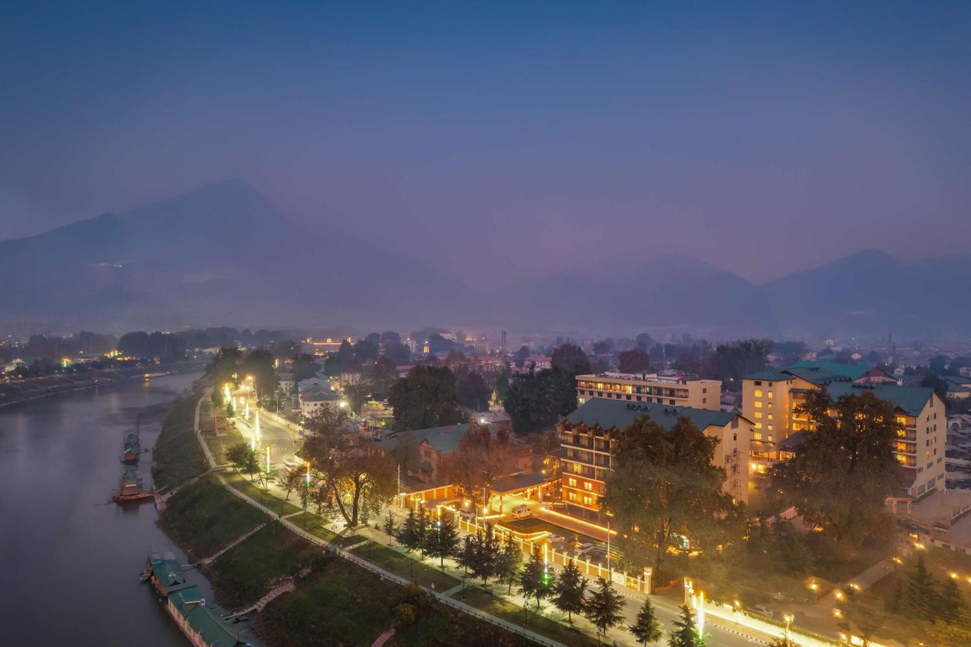 Radisson Collection Hotel & Spa, Riverfront Srinagar Kültér fotó